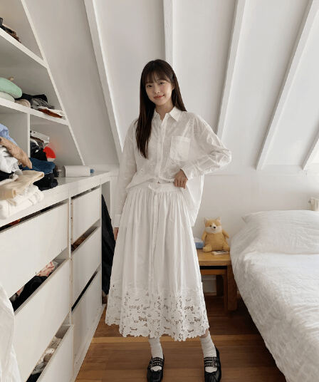 프랑스식 레이스 조각 홀로우 아웃 자수 레이스업 반신 스커트 여성 봄 여름 2025 하이웨이스트 슬림해 보이는 한 마디 큰 진자 우산 치마