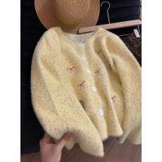 批发柔软<b class='q'>马海毛</b>减龄卡通刺绣奶黄色秋冬宽松显瘦圆领<b class='q'>开衫</b>毛衣外套女潮