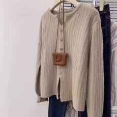 批发软糯坑条<b class='q'>长袖</b>设计感针织衫女春秋装韩系百搭洋气下摆开叉毛衣上衣