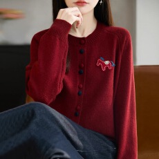 批发2026新款纽扣立体小马针织开衫<b class='q'>外套</b>女洋气<b class='q'>大码</b>女装上衣秋冬毛衣