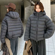 批发2026冬季新款排骨棉服女轻薄泡芙短款白鸭绒宽松连帽小个子外套