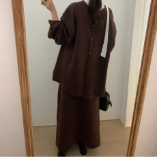 批发<b class='q'>韩国</b>chic法式后背单排扣两穿长袖毛衣女+高腰针织半身裙两件套装