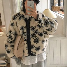 批发秋冬新款韩版羊羔毛<b class='q'>外套</b>俏皮<b class='q'>花朵</b>印花 两面穿毛毛长袖<b class='q'>外套</b>女
