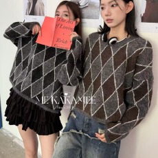 批发KAKAMEE2025冬新款韩系宽松慵懒风软糯<b class='q'>北极</b><b class='q'>绒</b>加厚格纹圆领毛衣 女