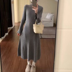 批发实拍 半高领喇叭袖针织<b class='q'>连衣裙</b>女<b class='q'>秋冬</b>新款长款内搭打底毛衣裙加厚