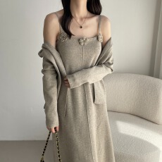 批发实拍 显瘦气质针织<b class='q'>修身</b>吊带长裙+西服小外套毛衣两件套装