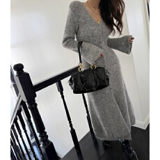 批发<b class='q'>韩</b>国2025春新款百搭v领性感修身显瘦开叉长款针织连衣裙