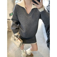 批发WITHMXBOOM灰灰家慵懒松弛感V领针织毛衣+半身裙两件套冬季套装女