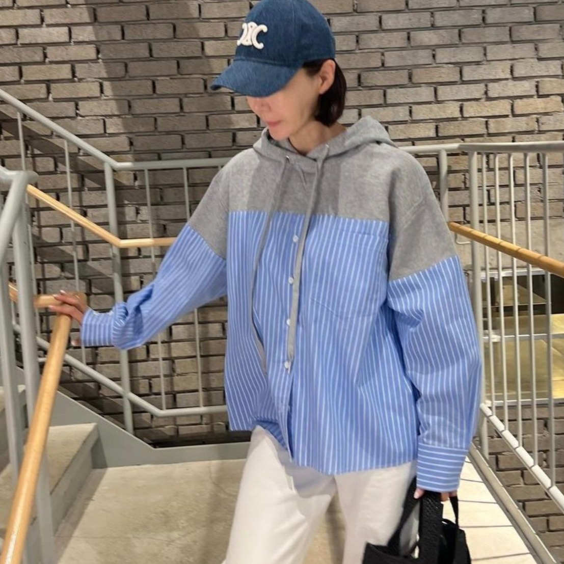 스트라이프 여성 셔츠 봄 새로운 2026 캐주얼 루즈핏 다용도 슬림해 보이는 패치워크 후드 디자인 센스 작은 대중 맨위
