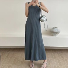 批发<b class='q'>实拍</b> 纸片人 简约显瘦无袖针织连衣裙长裙内搭8825