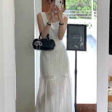 批发韩国白月光刺绣花吊带<b class='q'>连衣裙</b>女夏季休闲度假风方领显瘦修身中长裙