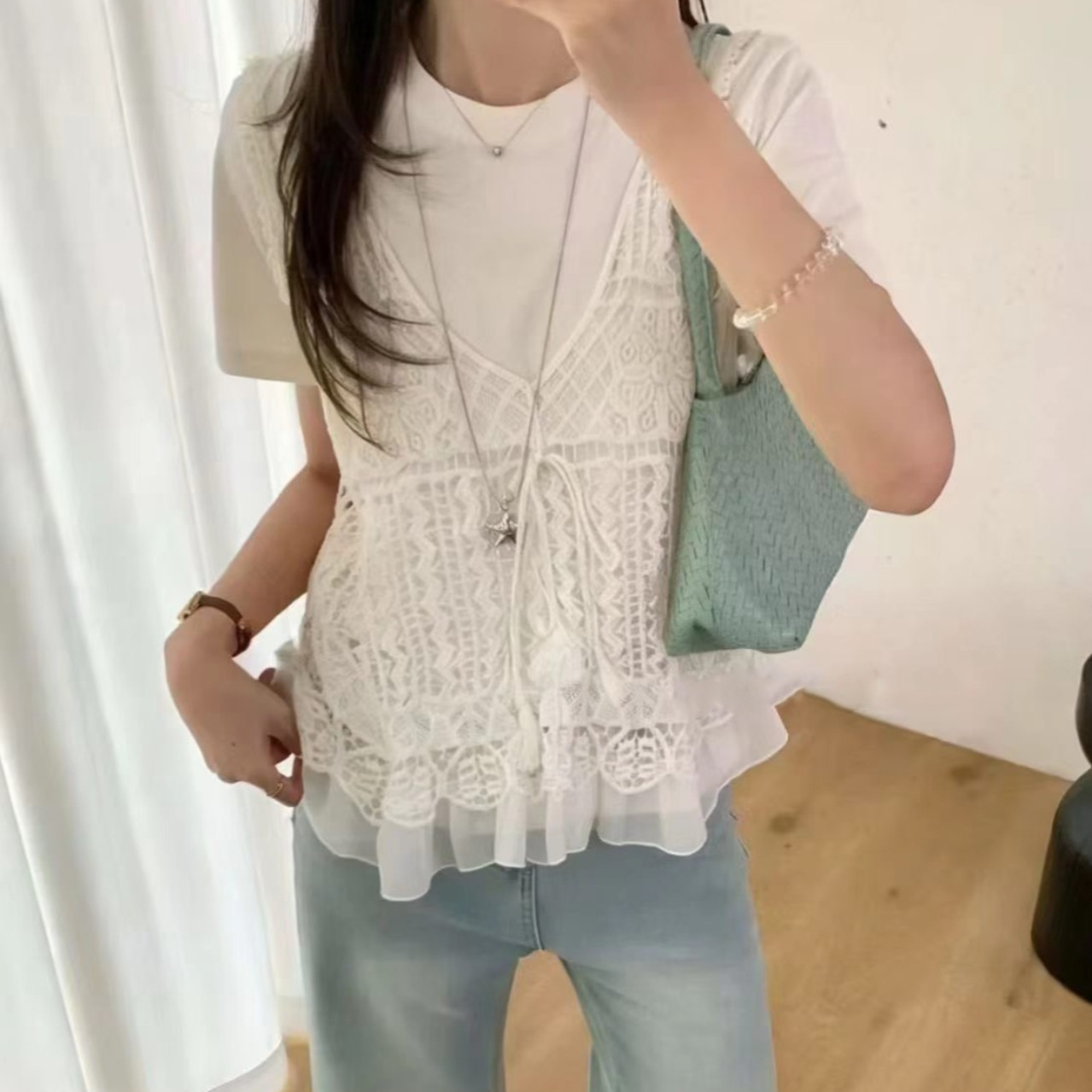 한국 여름 신제품 chic 민소매 조끼 자수 스택 착용 슬립 화이트 외부 가져 가라.