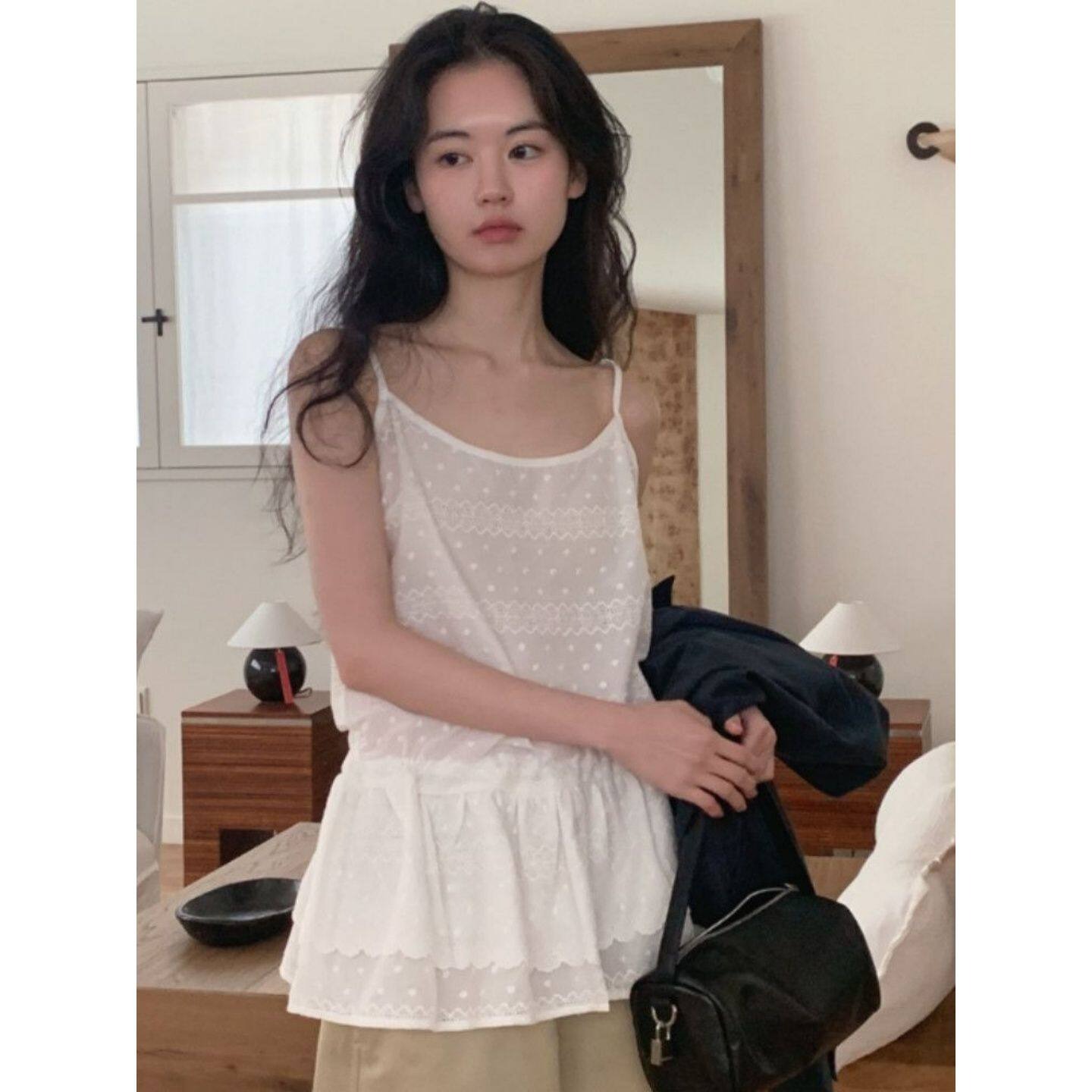 섹시함 핫걸 밑단 프릴 민소매 캐미솔 여름 새로운 패션 품격 연령 감소 오프숄더 맨위