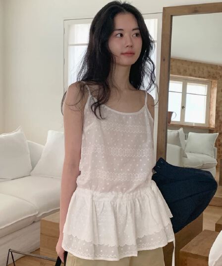 섹시함 핫걸 밑단 프릴 민소매 캐미솔 여름 새로운 패션 품격 연령 감소 오프숄더 맨위
