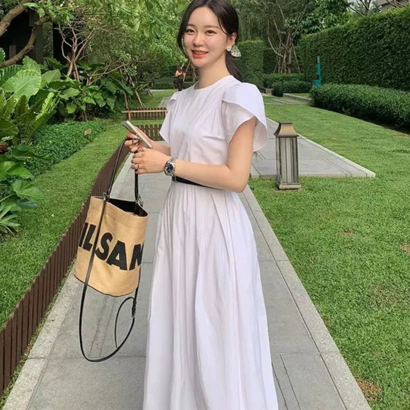 한국 미니멀리즘 화이트 여성 드레스 여름 품격 패션 고급 센스 디자인 슬림해 보이는 라운드 넥 한 마디 플리츠 롱 스커트