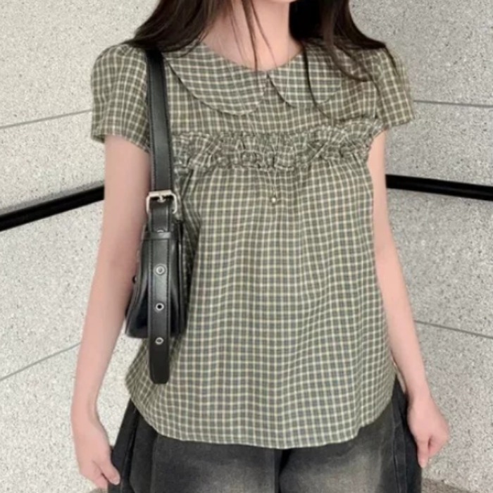 2026 여름 한 부서 달콤함 프릴 패치워크 베이비 칼라 작은 날다 소매 체크무늬 여성 셔츠 연령 감소 외국 가스 맨위