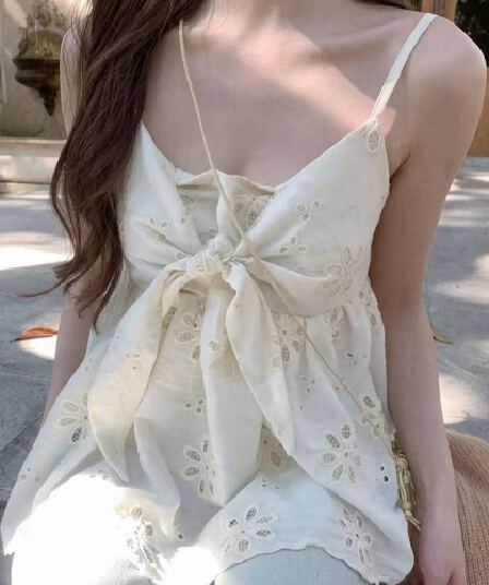2026 한 부서 달콤함 자수 나비 매듭 캐미솔 봄 핫걸 품격 허리 수축 작은 대중 한 첨부 된 의류