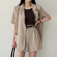 批发2026年夏季翻领小西服套装女韩版休闲薄款<b class='q'>西装外套</b>高腰短裤两件套