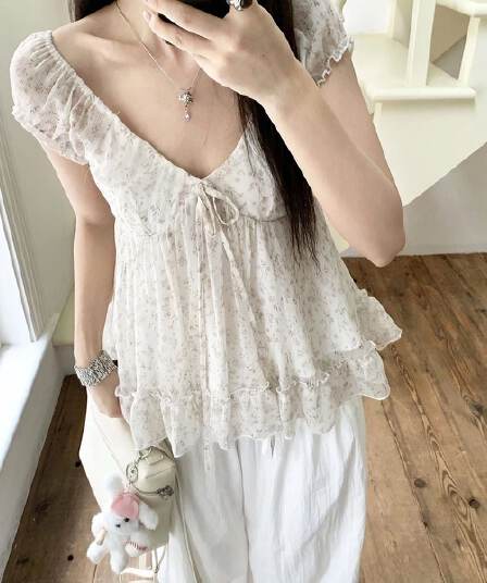한 부서 루즈핏 디자인 센스 거품 소매 프릴 꽃무늬 인형 셔츠 여성 여름 반팔 V넥 맨위 트렌디