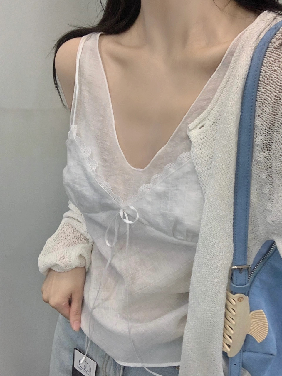 이른 봄 새로운 한 부서 나비 넥타이 ins 센스 V넥 품격 캐미솔 맨위 여성