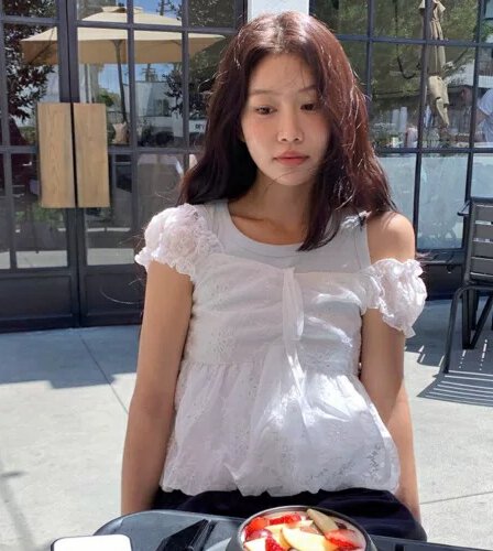 한국 chic 여름 홀로우 아웃 자수 반팔 화이트 여성 셔츠 작은 키 패션 오프숄더 디자인 센스 품격 맨위