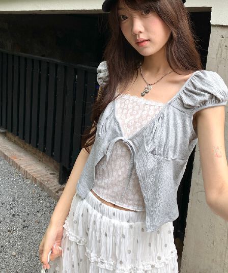 hollyii 한 부서 레이스 조각 광장 칼라 레이스업 거품 소매 페이크 레이어드 반팔 맨위 2026 여름 새로운