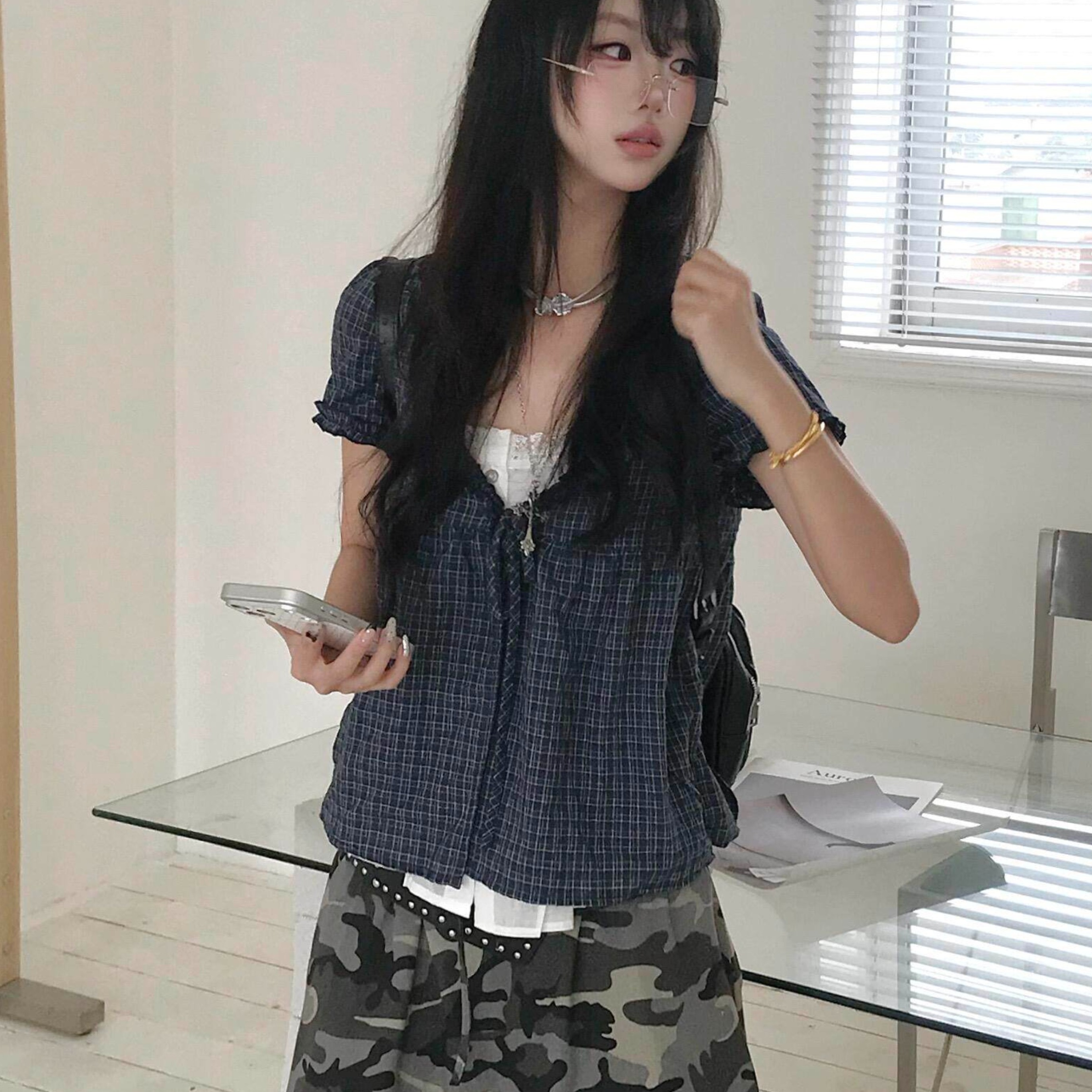 레트로 디자인 센스 페이크 레이어드 체크무늬 패치워크 레이스 업 셔츠 반팔 여자 여름 루즈핏 한 첨부 된 의류 작은 셔츠