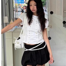 批发衬衫女新款<b class='q'>贝壳</b>双排扣泡泡<b class='q'>小</b>飞袖正肩t恤辣妹收腰衬衫上衣夏