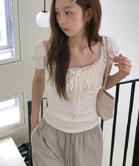 한 부서 거품 소매 레이스 레이스 반팔 티셔츠 여성 여름 몸매 가꾸기 슬림해 보이는 달콤함 품격 연령 감소 쇼트 스타일 맨위