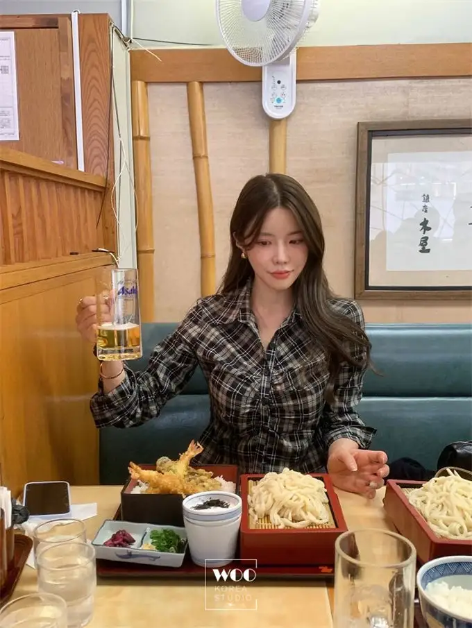 폴드 칼라 체크 무늬 크롭 셔츠 상세 이미지 1