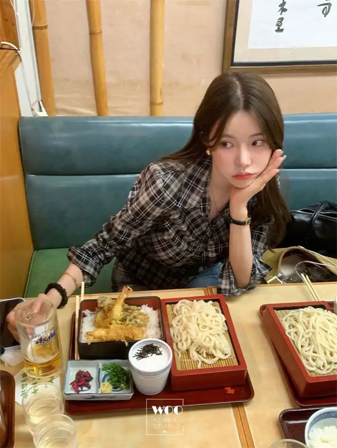 폴드 칼라 체크 무늬 크롭 셔츠 상세 이미지 2