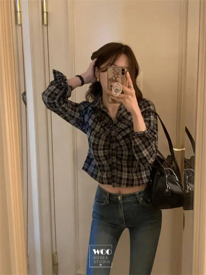 폴드 칼라 체크 무늬 크롭 셔츠 상세 이미지 11