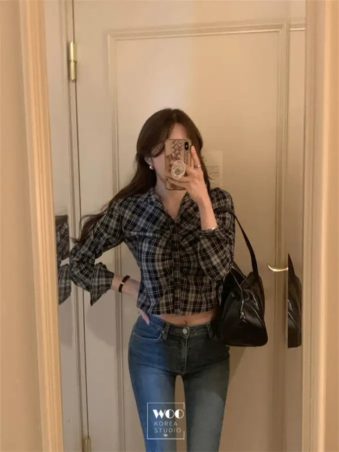 폴드 칼라 체크 무늬 크롭 셔츠 상세 이미지 14