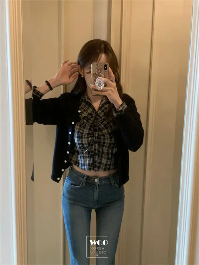 폴드 칼라 체크 무늬 크롭 셔츠 상세 이미지 17