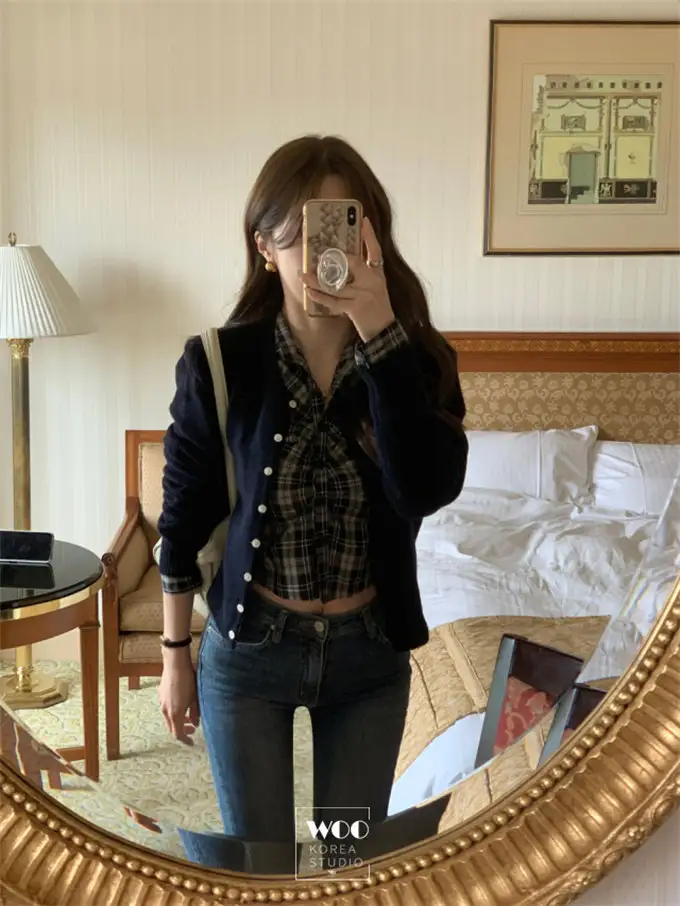 폴드 칼라 체크 무늬 크롭 셔츠 상세 이미지 22