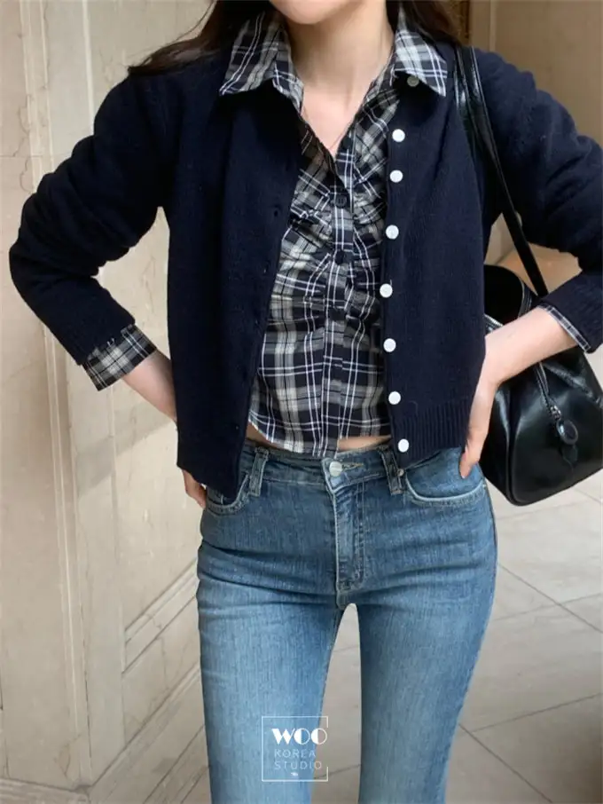 폴드 칼라 체크 무늬 크롭 셔츠 상세 이미지 23