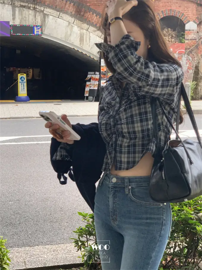 폴드 칼라 체크 무늬 크롭 셔츠 상세 이미지 28