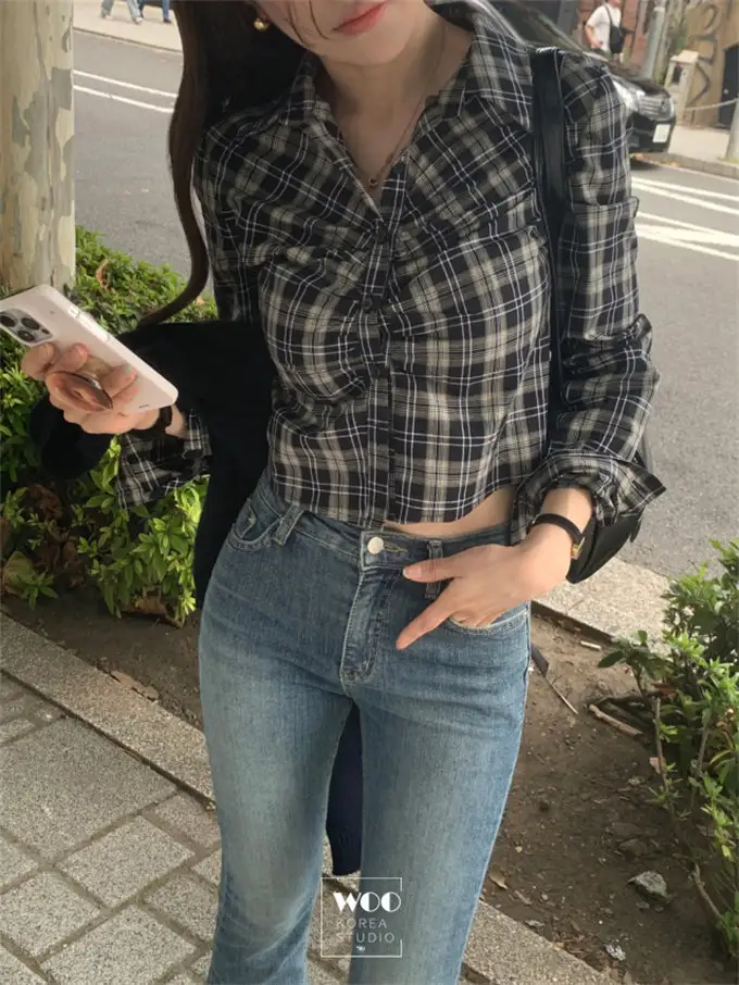 폴드 칼라 체크 무늬 크롭 셔츠 상세 이미지 30