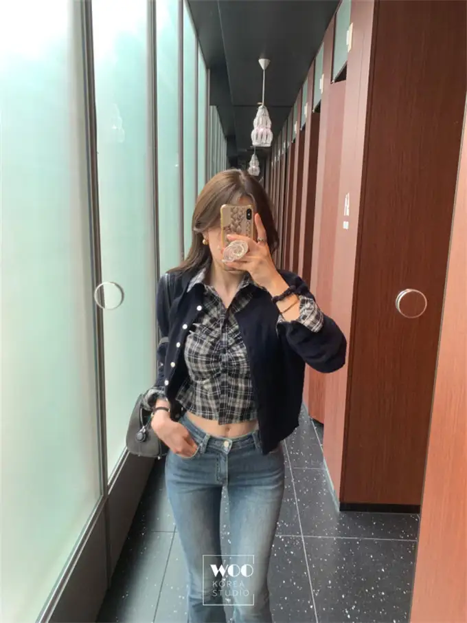 폴드 칼라 체크 무늬 크롭 셔츠 상세 이미지 31