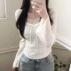 批发韩国ins早秋辣妹纯欲蕾丝拼接方领肌理感修身显瘦<b class='q'>喇叭袖</b>打底T恤女