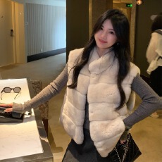 高领拉链仿水貂毛马甲女2026春装新款短款皮毛一体毛绒背心外套潮