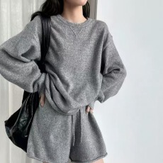 批发法式慵懒松弛感套装女老钱风毛衣阔腿<b class='q'>短裤</b>两件套春秋季穿搭一整套