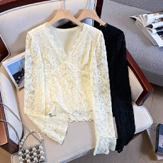批发实拍 法式蕾丝V领打底衫女2025秋冬新款设计感修身气质<b class='q'>喇叭袖</b>上衣