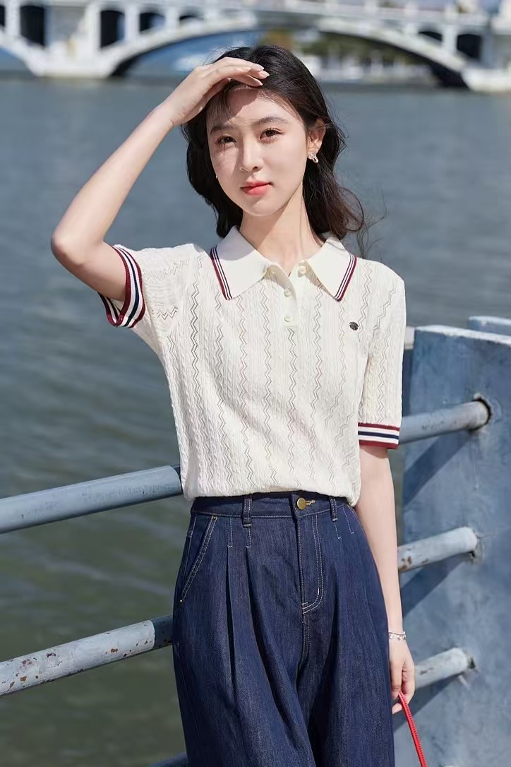 2026 라이 경기 서울 주간 실크 POLO 칼라 니트 스웨터 여성 여름 패션 스트라이프 홀로우 아웃 통기성 긍정적 인 어깨 반팔 맨위