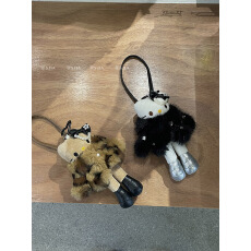 批发<b class='q'>实拍</b>特昭和时代毛毛闪钻外套长腿猫猫挂件挂包