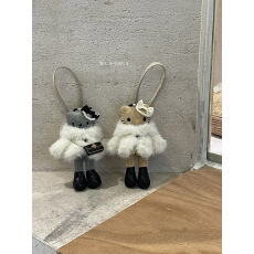 批发<b class='q'>实拍</b>特古早千金风皮草闪钻外套长腿猫猫挂件挂包