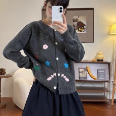 批发韩系<b class='q'>花朵</b>刺绣针织开衫女春秋冬新款软糯百搭甜美温柔风毛衣<b class='q'>外套</b>潮
