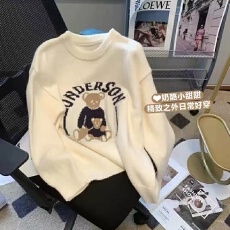 批发韩版卡通小熊<b class='q'>长袖</b>针织衫女软软糯糯奶白色上衣秋季可爱风套头毛衣