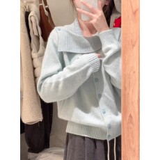 批发设计感小众灰色翻领羊毛针织衫女早秋气质别致不规则短款开衫上衣