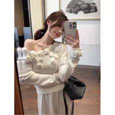 批发法式立体玫瑰露肩长袖针织衫女甜美显瘦打底毛衣短款斜领甜辣上衣